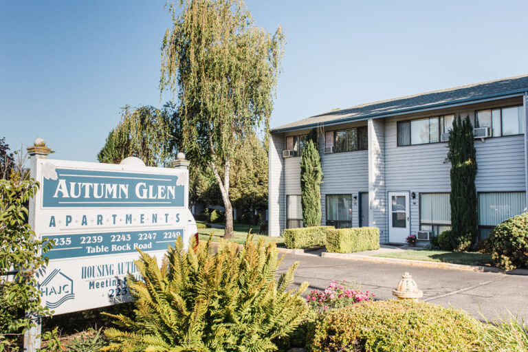 Autumn Glen apartment community